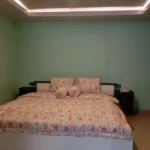 Habitación doble privada con cama de matrimonio en Paisupok Lodge