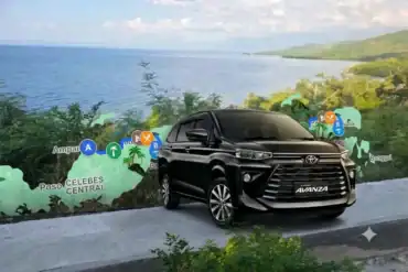 Vehículo negro sobre un mapa ilustrando la ruta costera para ir desde Luwuk hasta Ampana, la puerta de entrada a las islas Togian en Sulawesi.
