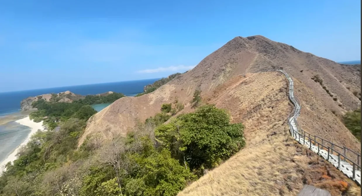 Guía Definitiva para Visitar Pulau Dua en Balantak: Trekking al Amanecer, Apnea, Drones y el Único Centro de Buceo de Banggai